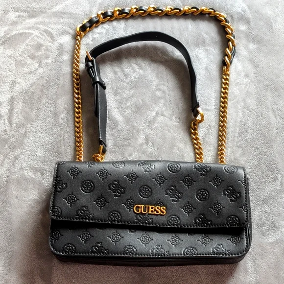 Guess purse - Picture 2 of 7